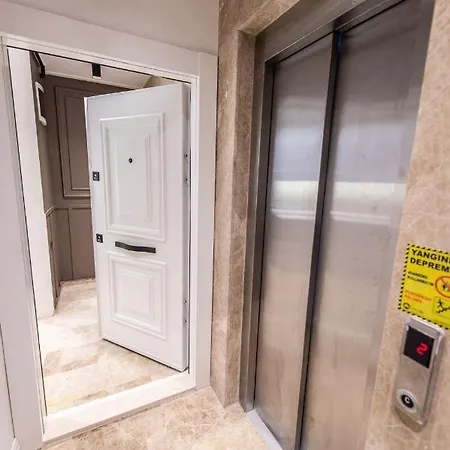 Fatih'de Olanagi Sunan Esyali Apartment